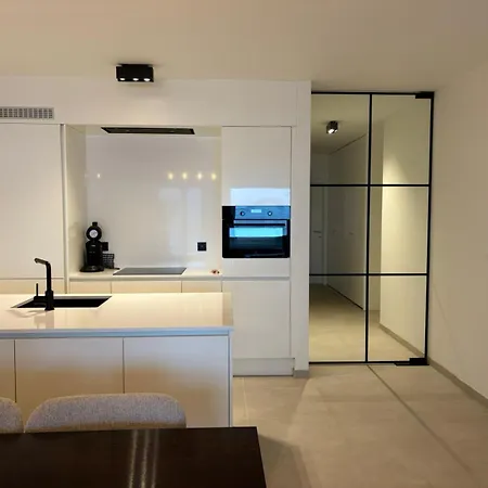 Apartment Renovated 3-bedroom With Amazing Sea View T169