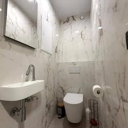 Renovated 3-bedroom With Amazing Sea View T169 Apartment *