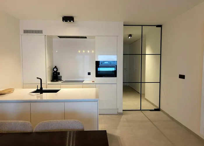 Apartment Renovated 3-bedroom With Amazing Sea View T169